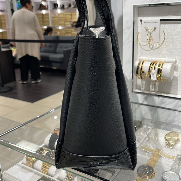 MICHAEL KORS
Reed Lg Lthr Belted Satchel Shoulder Handbag 
Black Crocodile 
NWT - Picture 3 of 16